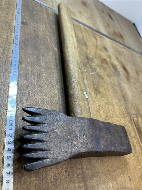 Outil Ancien - MARTEAU tailleur de pierre - maçon - LEBORGNE