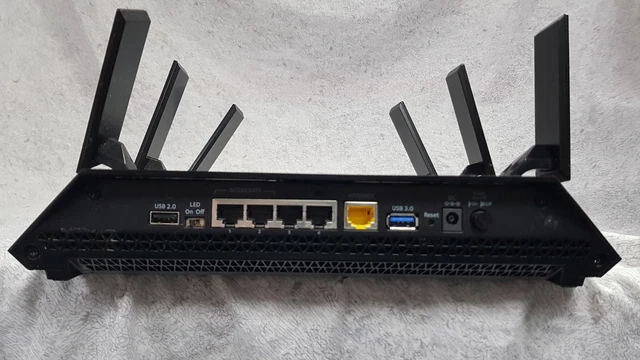 Netgear R8000P Nighthawk X6S AC3200 1300 Mbps router wireless CA con alimentatore 3