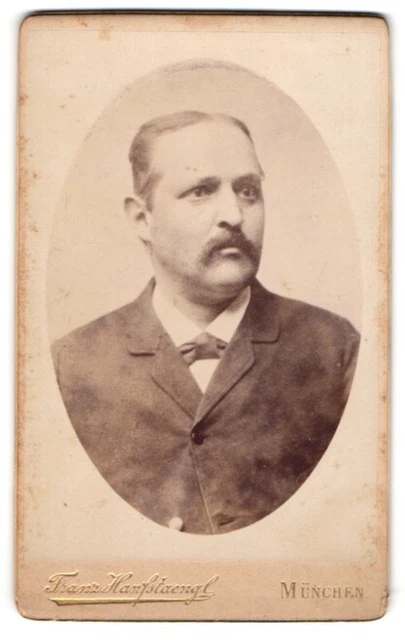 Fotografie Franz Hanfstaengl, München, Herr mittleren Alters mit lichtem Deckha
