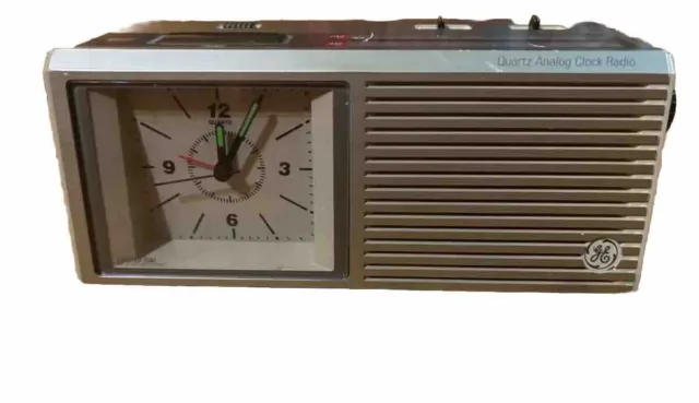 General Electric AM FM AlarmClock Radio Quartz Analog  Model 74557B