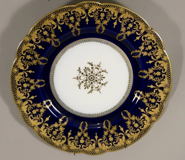 ASSIETTE DE COLLECTION En Porcelaine Bleu De Four Et Dorure, époque Fin