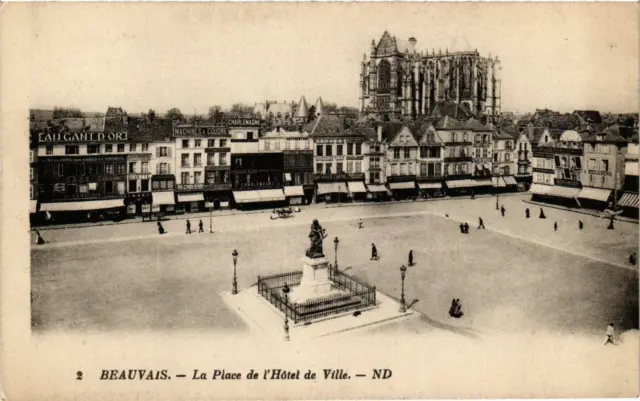 CPA Beauvais- Place de l'Hotel de Ville FRANCE (1008458)
