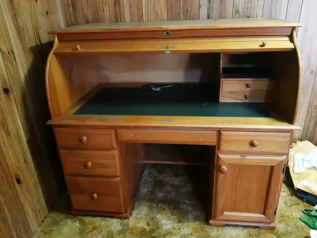 Pine roll top desk - very good condition