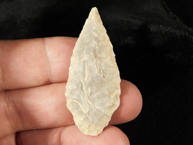 Ancient Lanceolate Form Arrowhead or Flint Artifact Niger 8.90