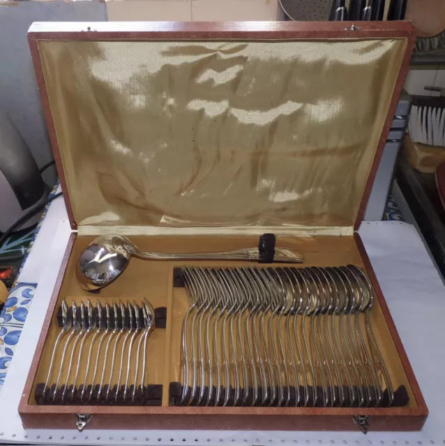 Ménagère 37 pièces métal argenté  Orfèvrerie française Chambly S.F.A.M  PROPRE