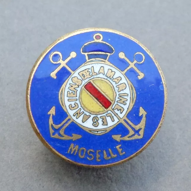 Insigne, Boutonniére émaillée. Les anciens de la Marine, Moselle. Ancre, Bouée.