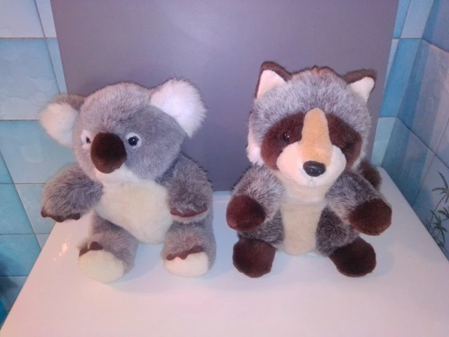 Lot De 2 Peluches "les animaux de la forêt"   raton laveur et un koala