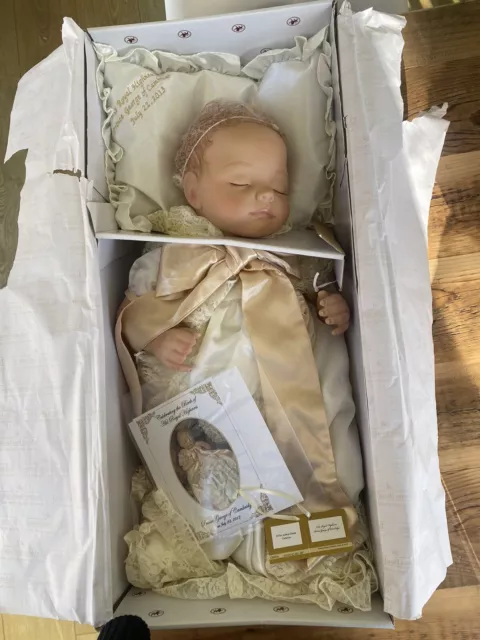 Bambola in porcellana Così veramente vera Ashton Drake principe George commemorativa