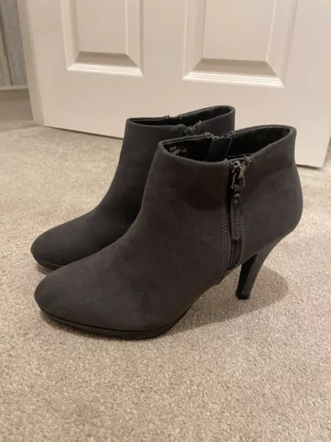 THE COLLECTION LADIES Women s Ankle Boots Size 6 Grey Faux Suede Zips Debenhams 12.99 PicClick UK