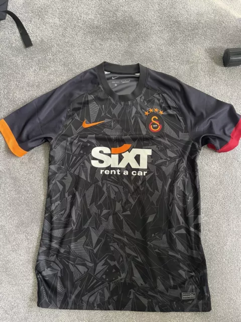 galatasaray football shirt Medium