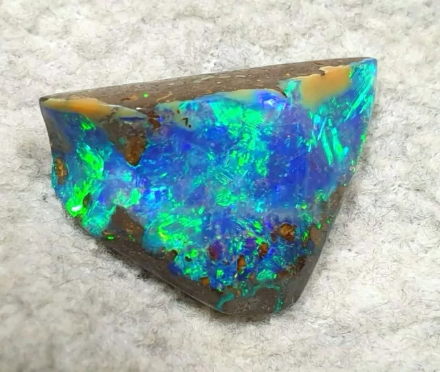 Clase de Gema Ópalo Boulder Verde-Azul Superior Color - 24,90ct Brillantez 3