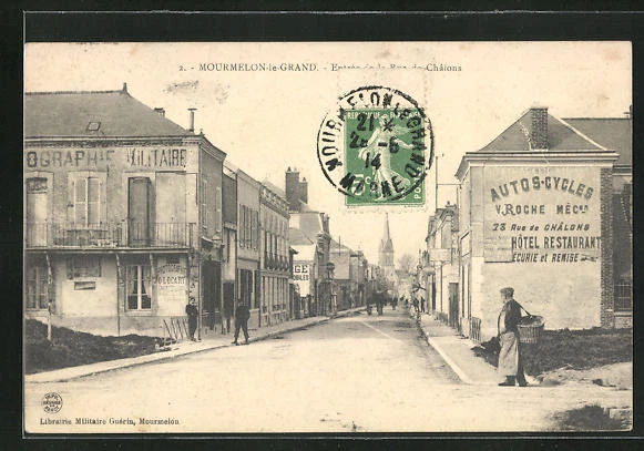 CPA Mourmelon-le-Grand, Entree de la Rue de Chalons & Automobiles-Cycle V. Roc