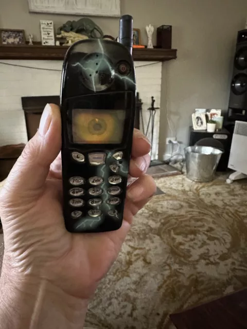 Vintage Custom With 3 D Eyeball   Nokia 5110 Mobile Phone