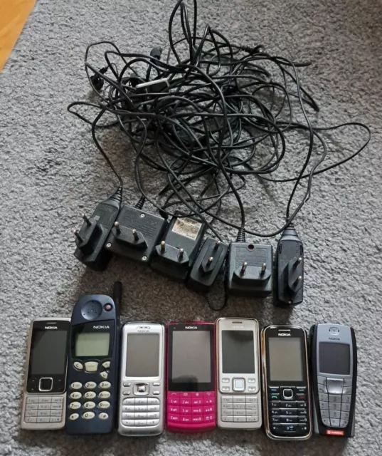 alte NOKIA Handys Konvolut mit Ladekabel