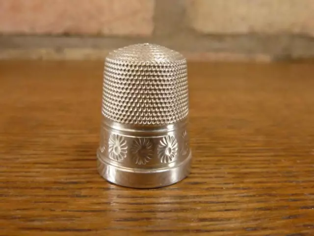 A nice Vintage James Swann Thimble Hallmarked silver Birmingham 1948