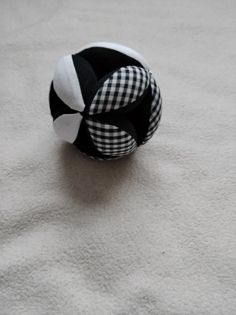 Balle de Préhension bébé Inspiration Montessori  11 cm ~ de diamètre.