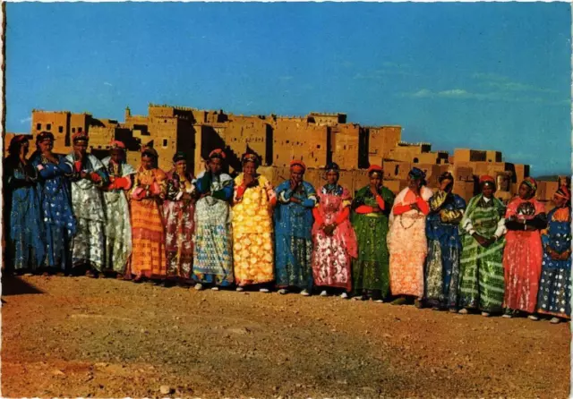 CPM AK Ouarzazate Kasbah et femmes de Taourirt MAROC (751438)