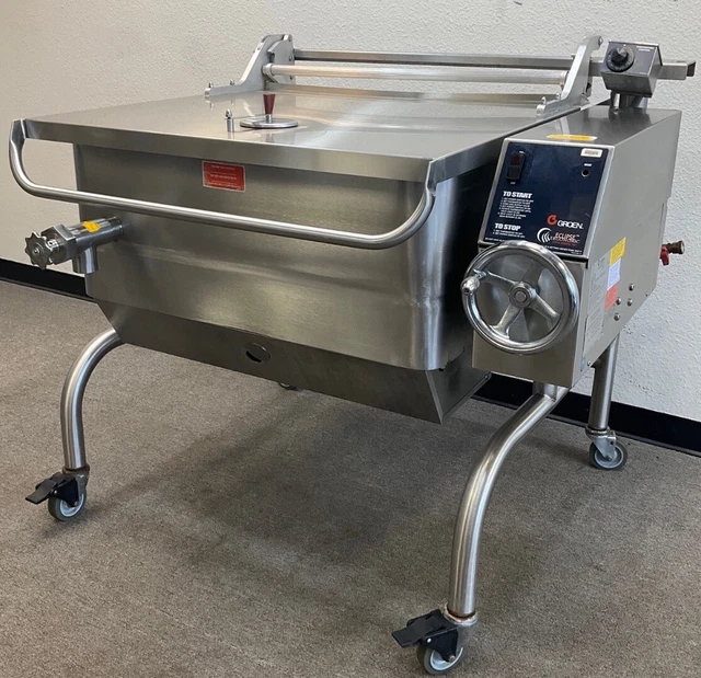 Used Groen 40 Gallon Manual Tilt Skillet BPM-40G on Casters from School