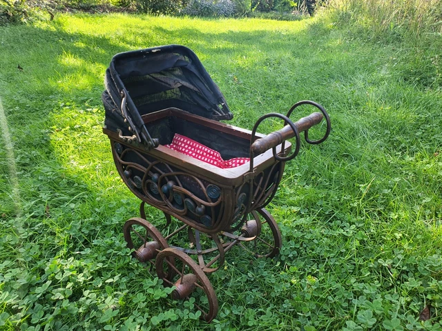 Ancienne Poussette Pour Poupée Pliable - Métal Et Toile - Jouet Vintage