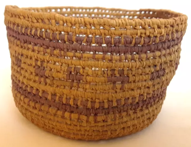 Vtg Native American Finely Woven Small Basket Unknown Origin 2 7/8" x 1 3/4" 71R