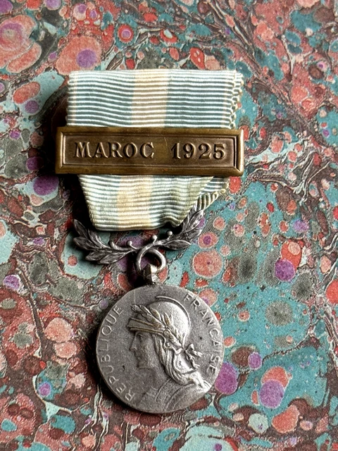Médaille Coloniale Avec Agrafes TUNISIE / MAROC 1925 / MAROC - Insigne Militaire Français Années 20, Occasion Authentique