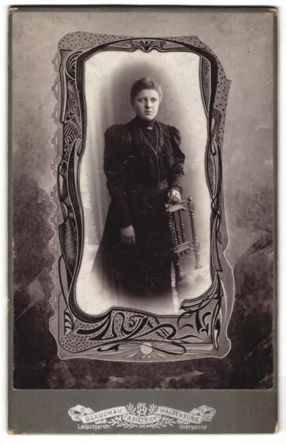 Fotografie A. Dietrich, Glauchau, Frau Frieda Weise im dunklen Kleid, im Passep