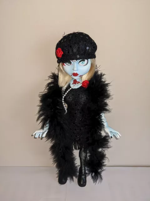 Mezco -Living Dead Dolls - series 2 - 13" Fashion Victim - Hollywood