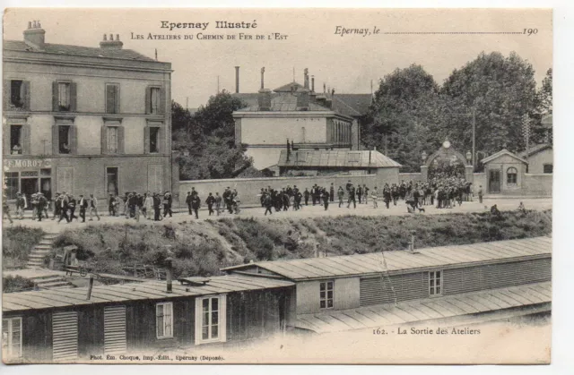 EPERNAY - Marne - CPA 51 - Péniches - Bords de Marne - sortie ateliers de l' Est