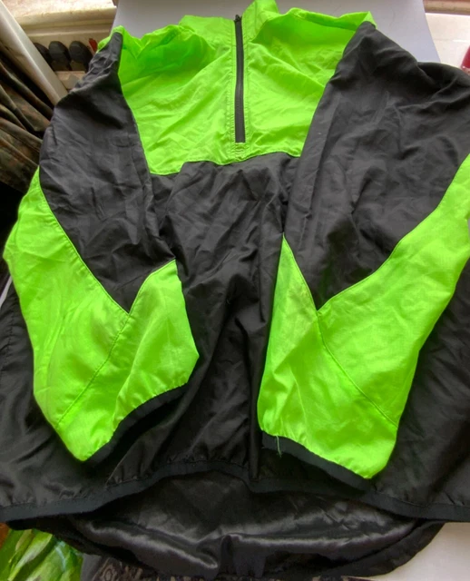 Unisex Green Lightweight Cycle Jacket Top, Halfords, size M , 46” Chest. In VGC