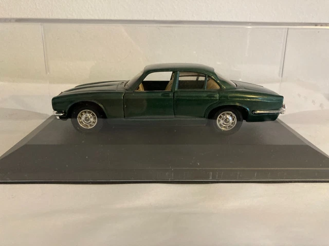 1/43 Solido HI-FI Jaguar XJ12 verte 1978 TBE + boite vitrine neuve ajoutée