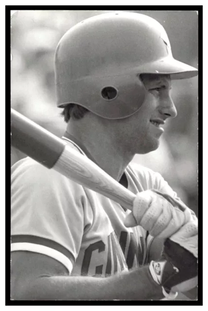 Duane Walker (1985) Cincinnati Reds Vintage Baseball Postcard Rd9