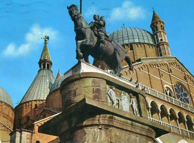 PADOVA-Basilica del Santo-Scorcio della facciata e Monumento al Gattamelata