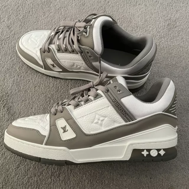 Louis Vuitton LV Trainer 2 Sneaker Grey. Size 07.5