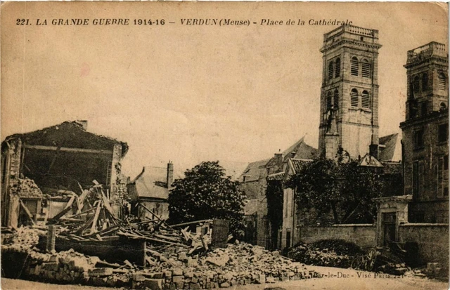 CPA AK Militaire VERDUN - Place de la Cathédrale (362550)
