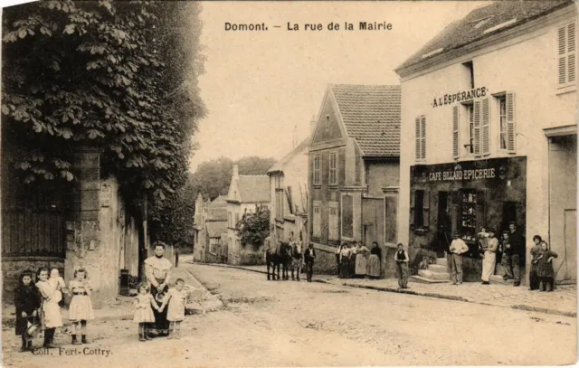CPA AK DOMONT - La Rue de la Mairie (380970)