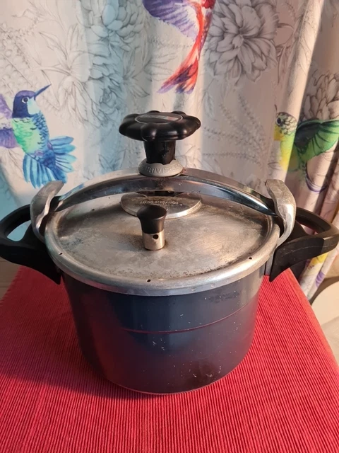Cocotte minute Seb 8 litres - Arts de la table