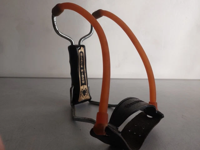 Portrait De Sorcière Dans La Robe Noire De Vintage La Veuve De Femme