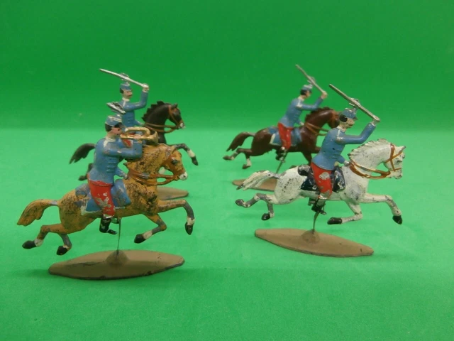 lot 4 Figurines plomb 4 cm cavaliers Français demi rond de bosse 14/18 CBG ??