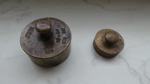 20 DK (200 ) und 50 Gramm  Messing Gewichte Kaufleute Waage Tante Emma Laden