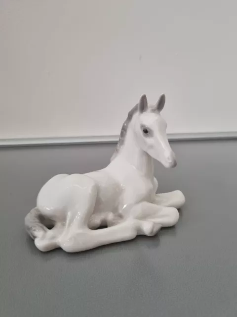 VINTAGE "WHITE RESTING FOAL HORSE" LOMONOSOV PORCELAIN - red USSR MARK