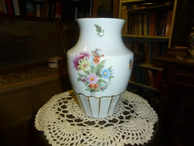 Alte Herend Vase mit Blumenmuster in sehr gutem Zustand aus Nachlass vom Opa