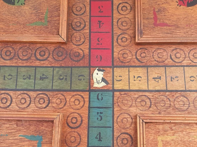 Ancien Jeu De Société 'Petits Chevaux' (Courses Hippiques) - En Carton - Très Bon état - Vintage