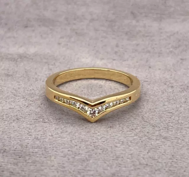 Ladies 18ct Yellow Gold Diamond V Shaped Ring Size O 1/2 Preloved VAL$1700