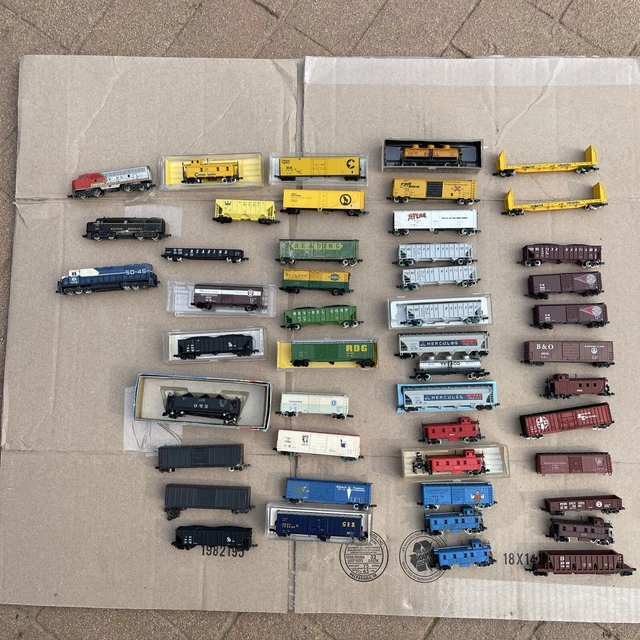 LOT OF 48 Atlas N Scale Locomotive Holler Caboose Box Car Collectible