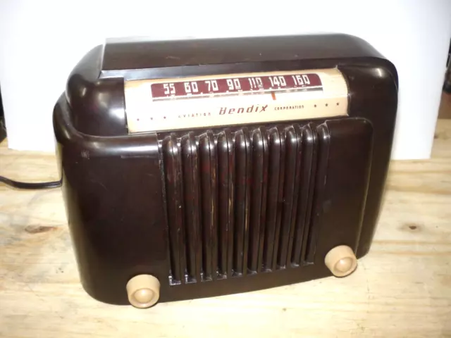 Art Deco Bendix Aviation corporation Bakelite Model 110 AM tube RADIO Movie prop Art Deco Bendix Aviation corporation Bakelite Model 110 AM tube RADIO Movie prop