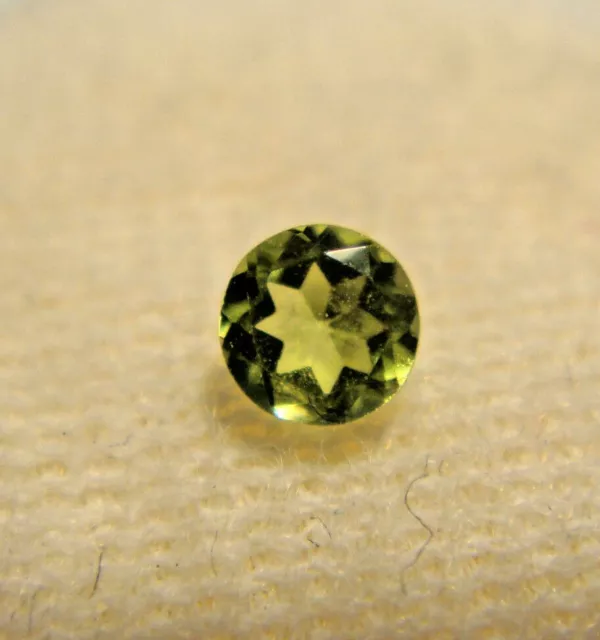 Peridot Round Cut 4 mm Gemstone 0.40 Carats Natural Gem