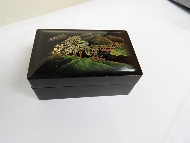 ancienne boîte à bijoux en bois laqué et nacre chine avec son