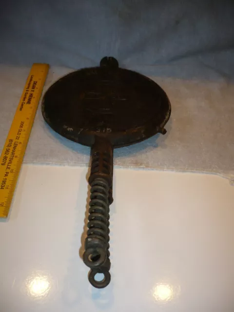 Antique Cast Iron Griswold Mfg. 2-Pce. No. 8 Waffle Iron no base free shipping