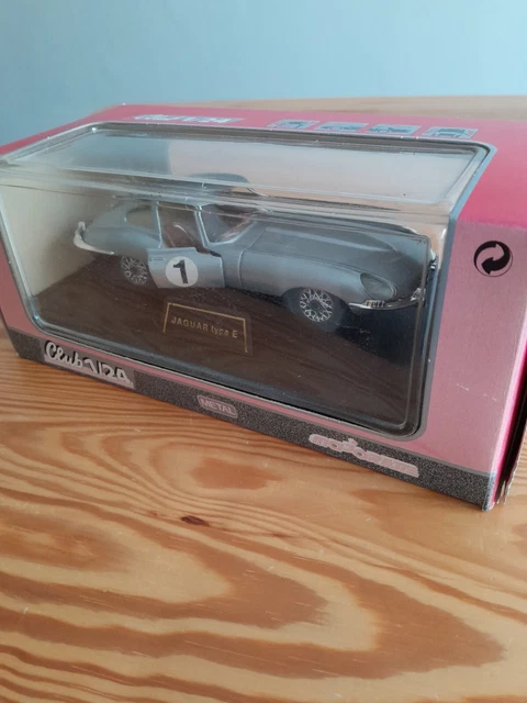 Miniature Voiture Collection 1/24 Jaguar E-Type Series II Coupé 1969 - Modèle Métal Sur Socle, Boîte Vitrine OPO 10