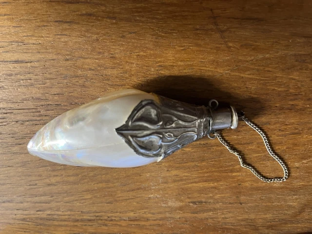 Pendentif Médaillon Flacon De Parfum En Nacre - Coquillage, Occasion Porté - Bijou Romantique